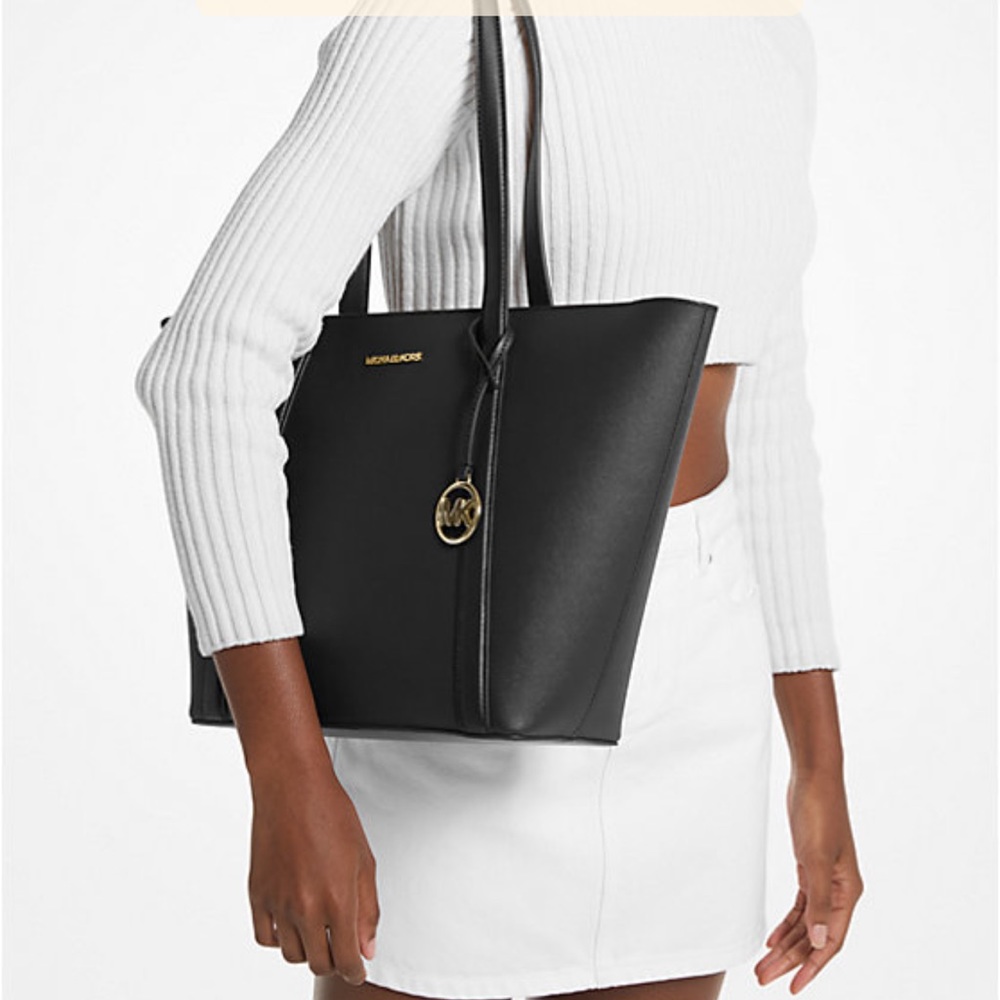 MICHAEL KORS
Pratt Large Tote Shoulder Bag
COLOR BLACK
NWT